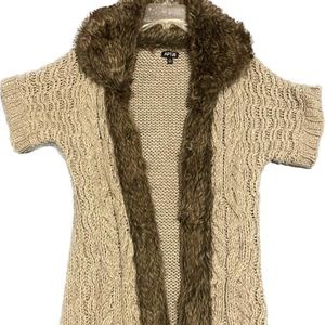 Short sleeve cardigan with fur